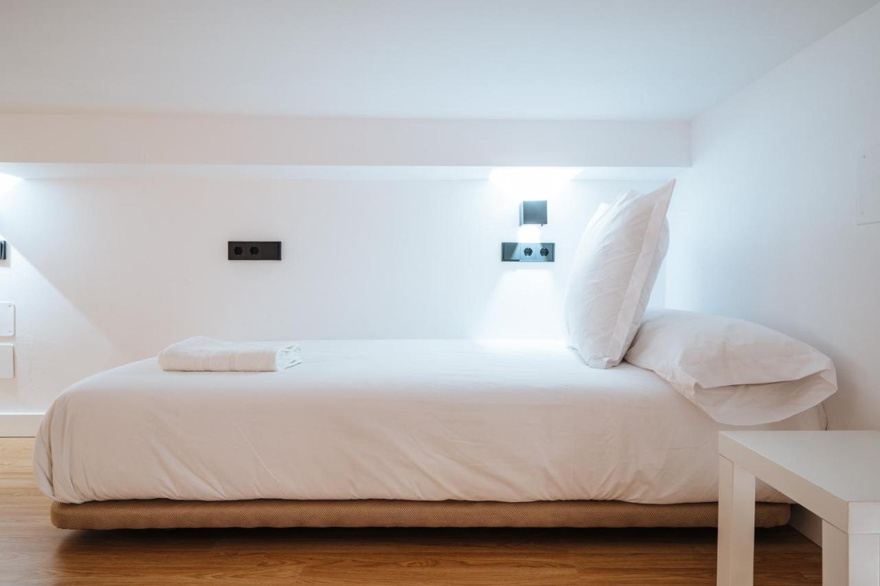Apartamentos Montevideo 6 塞维利亚 外观 照片