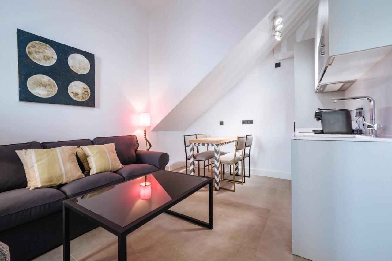 Apartamentos Montevideo 6 塞维利亚 外观 照片