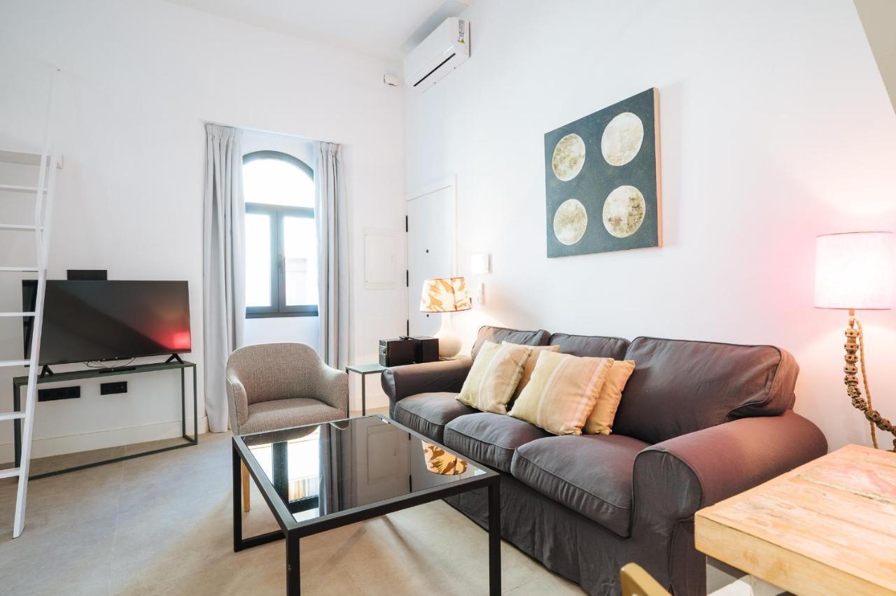 Apartamentos Montevideo 6 塞维利亚 外观 照片