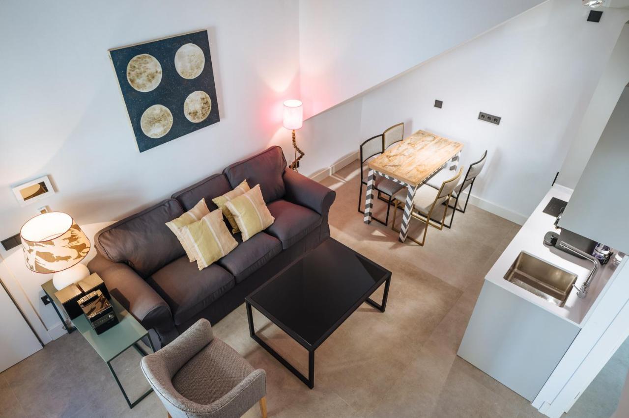 Apartamentos Montevideo 6 塞维利亚 外观 照片