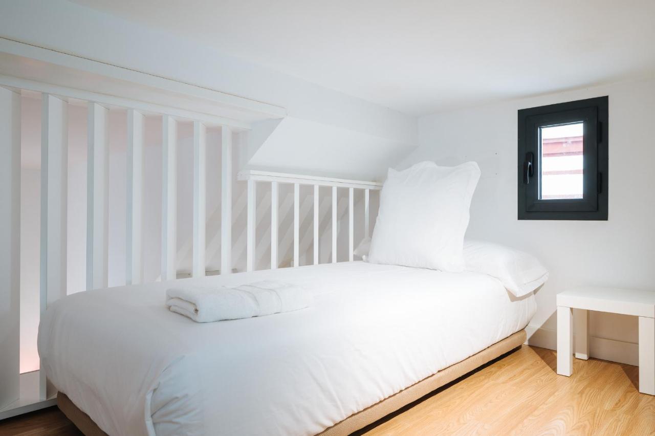 Apartamentos Montevideo 6 塞维利亚 外观 照片