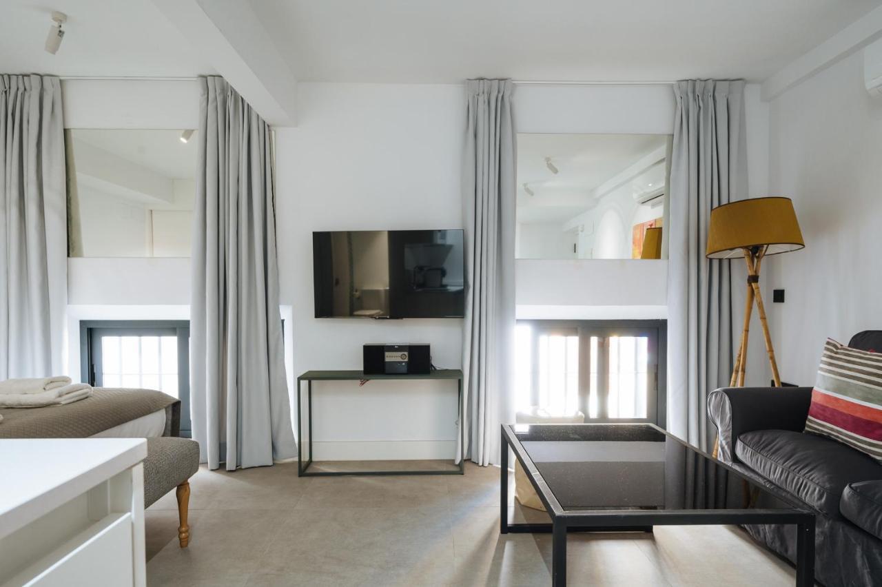 Apartamentos Montevideo 6 塞维利亚 外观 照片
