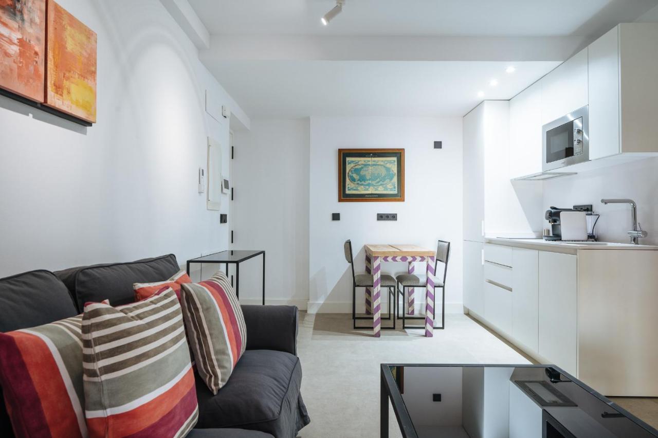 Apartamentos Montevideo 6 塞维利亚 外观 照片