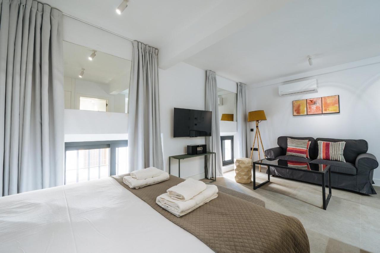 Apartamentos Montevideo 6 塞维利亚 外观 照片