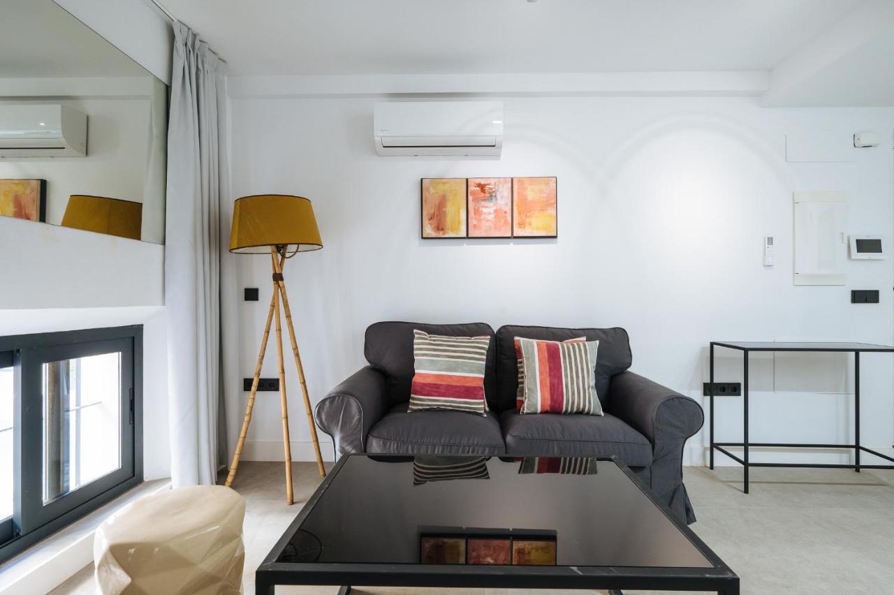 Apartamentos Montevideo 6 塞维利亚 外观 照片