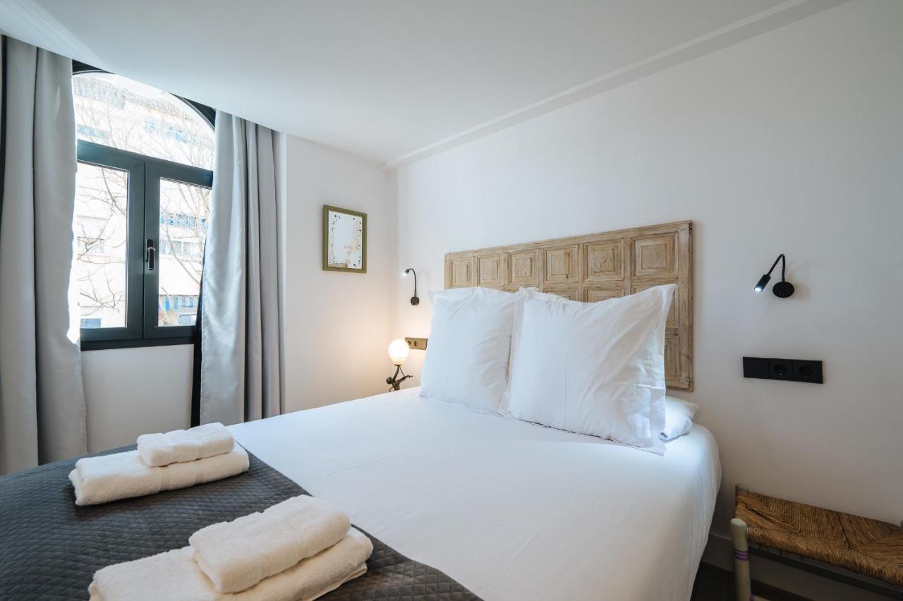 Apartamentos Montevideo 6 塞维利亚 外观 照片