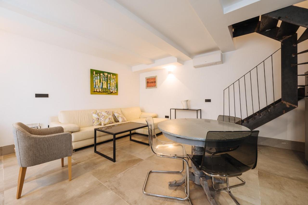 Apartamentos Montevideo 6 塞维利亚 外观 照片