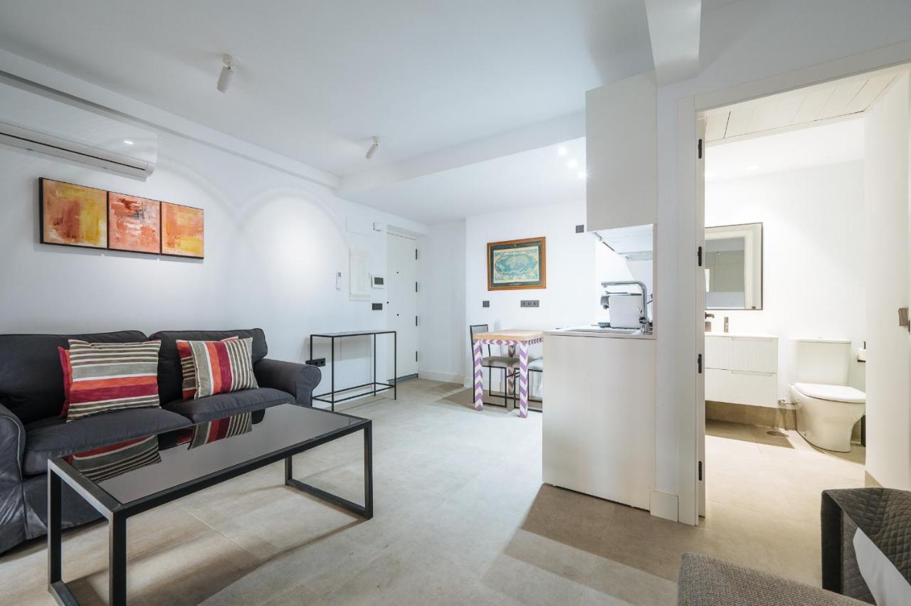Apartamentos Montevideo 6 塞维利亚 外观 照片