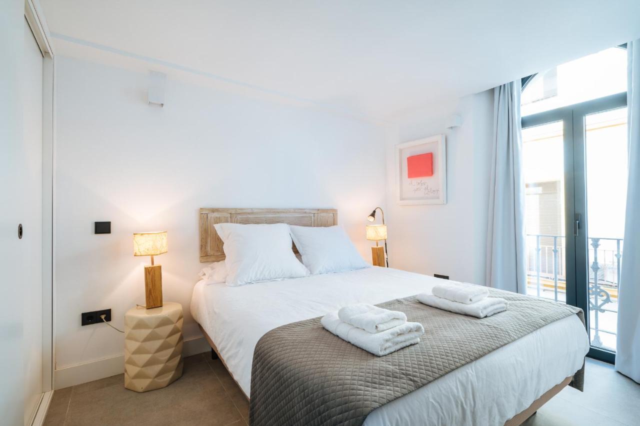 Apartamentos Montevideo 6 塞维利亚 外观 照片
