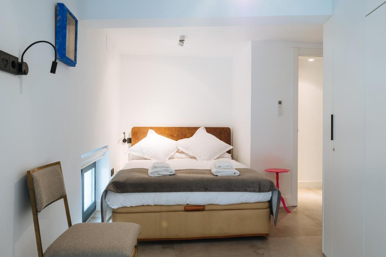 Apartamentos Montevideo 6 塞维利亚 外观 照片