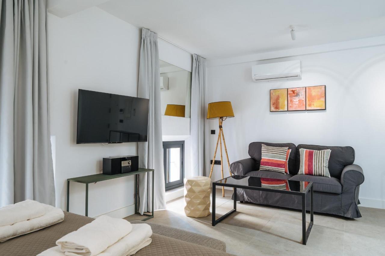 Apartamentos Montevideo 6 塞维利亚 外观 照片