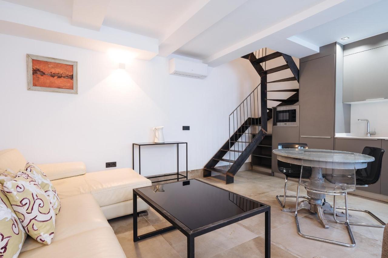 Apartamentos Montevideo 6 塞维利亚 外观 照片