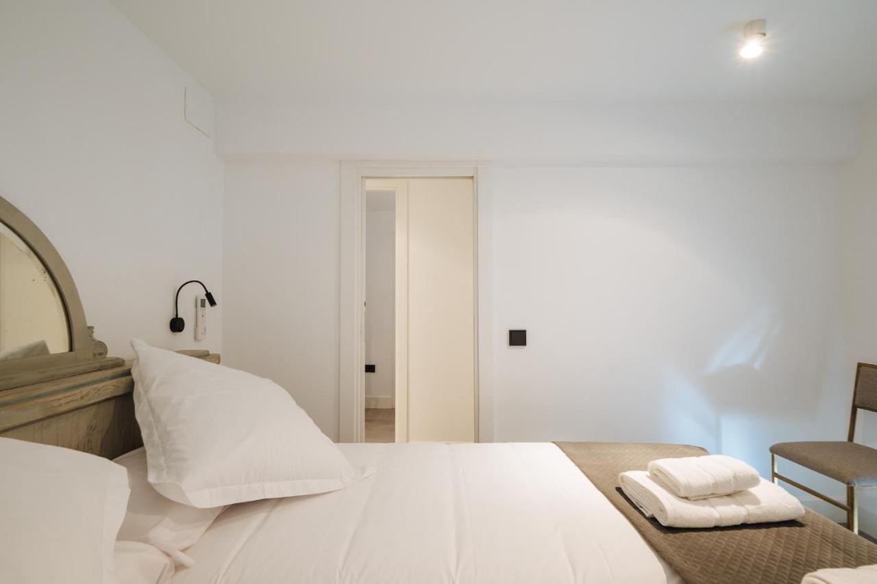 Apartamentos Montevideo 6 塞维利亚 外观 照片