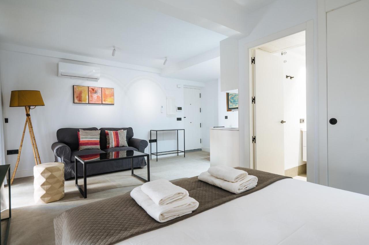 Apartamentos Montevideo 6 塞维利亚 外观 照片